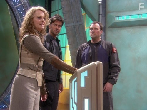 Joe Flanigan, David Hewlett, and Megan Leitch in Звёздные врата: Атлантида (2004)