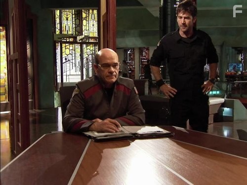 Robert Picardo and Joe Flanigan in Звёздные врата: Атлантида (2004)