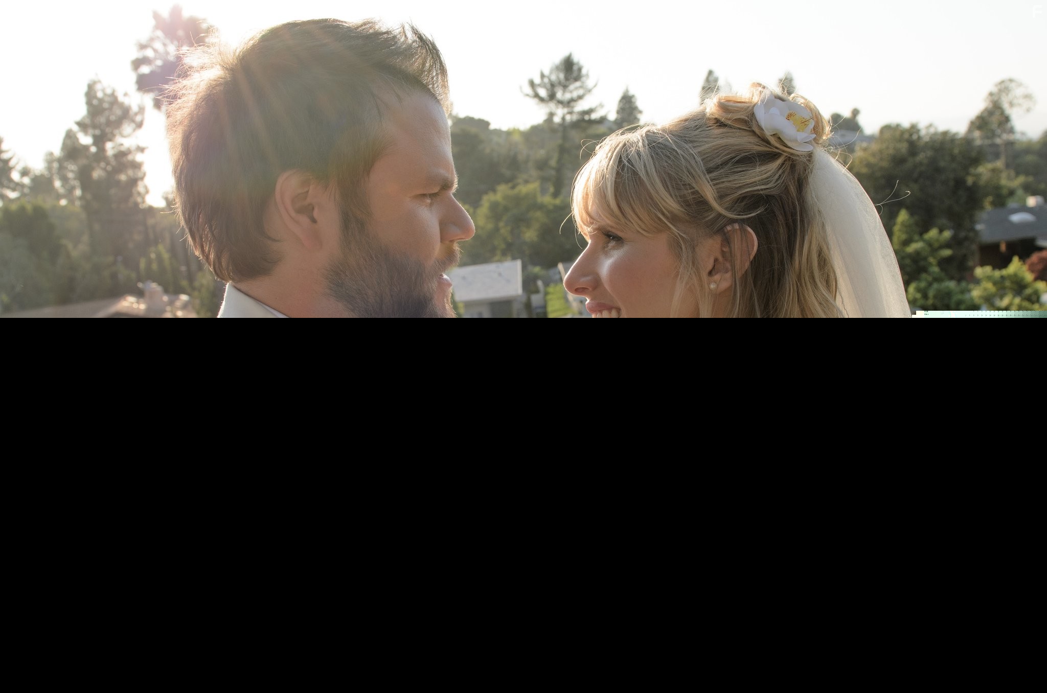 Tyler Labine and Lucy Punch in Поженить Бэрри (2014)