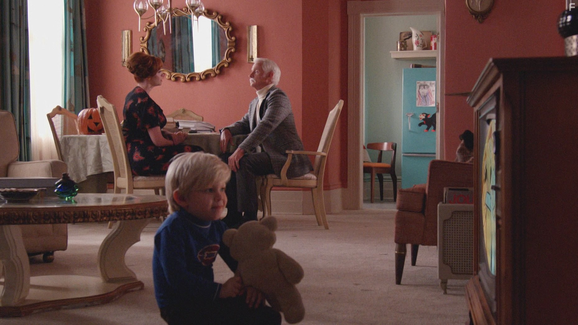 Christina Hendricks and John Slattery in Безумцы (2007)