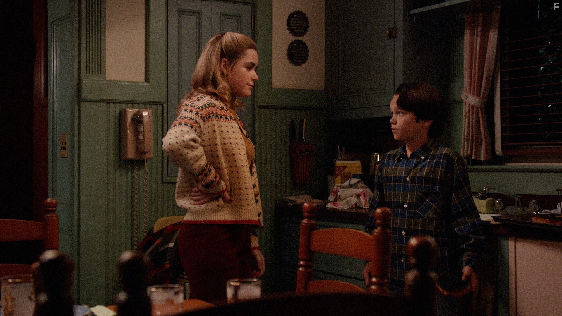 Kiernan Shipka and Mason Vale Cotton in Безумцы (2007)