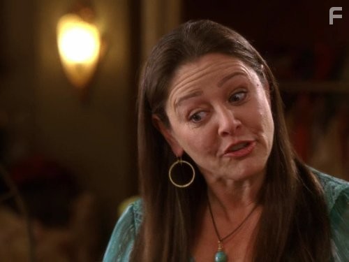 Camryn Manheim in Говорящая с призраками (2005)