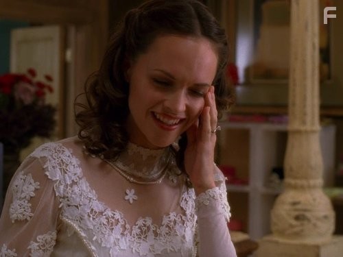 Susan May Pratt in Говорящая с призраками (2005)