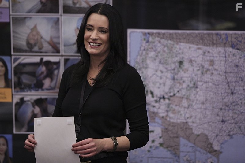 Paget Brewster in Мыслить как преступник (2005)