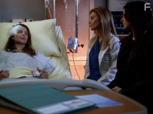 Caterina Scorsone and KaDee Strickland in Частная прaктика (2007)