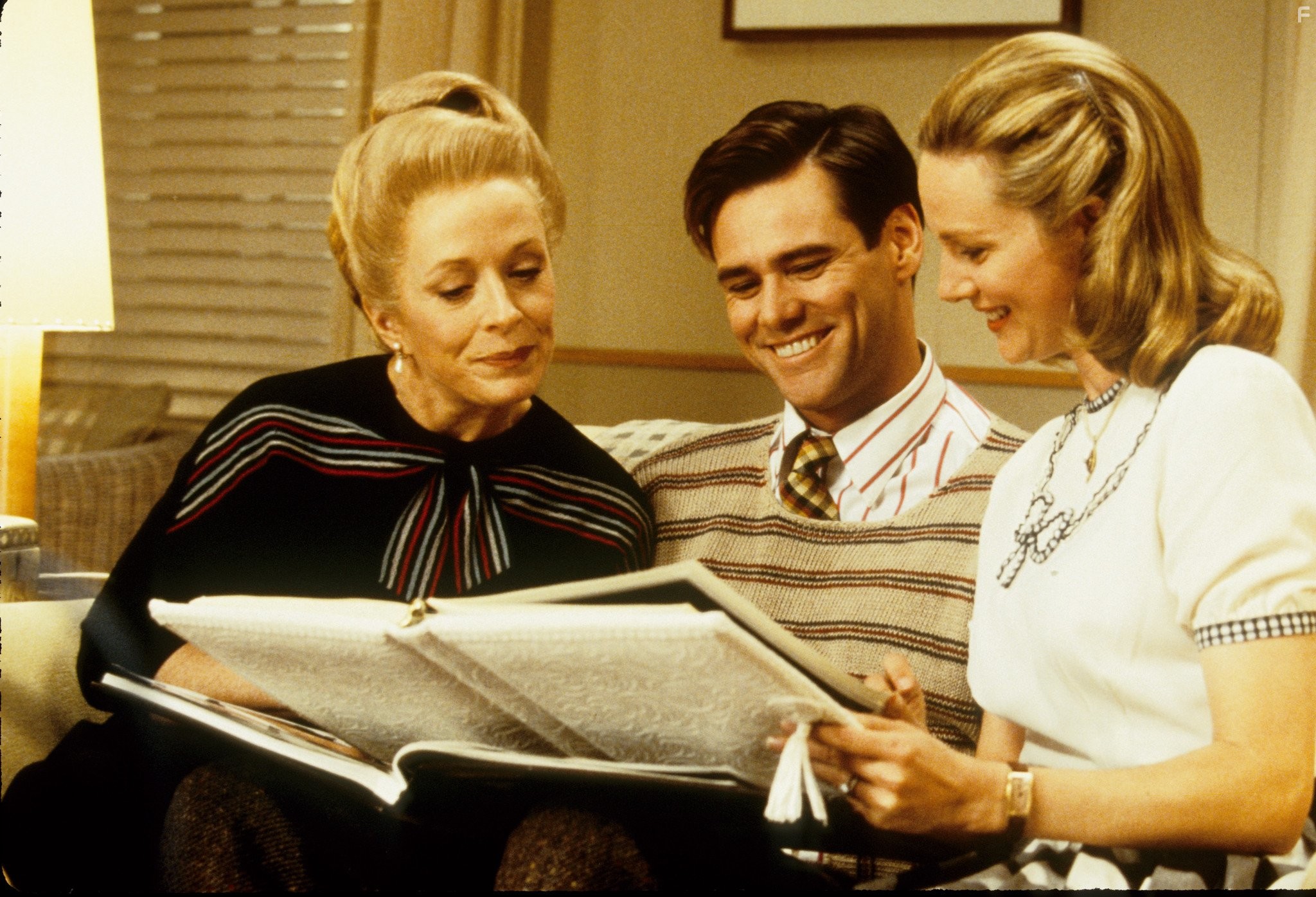 Jim Carrey, Laura Linney, and Holland Taylor in Шоу Трумана (1998)