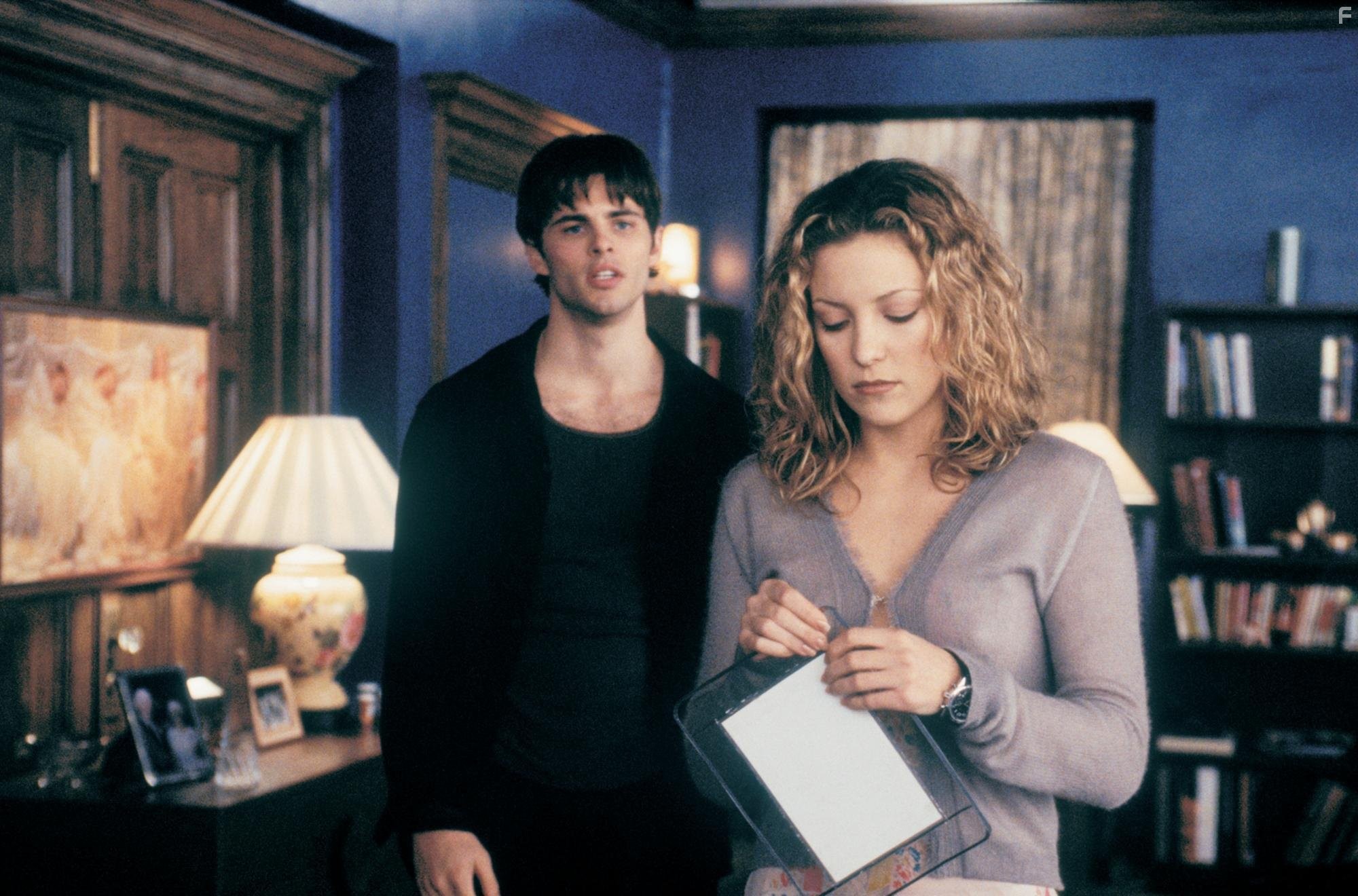 Kate Hudson and James Marsden in Сплетня (2000)