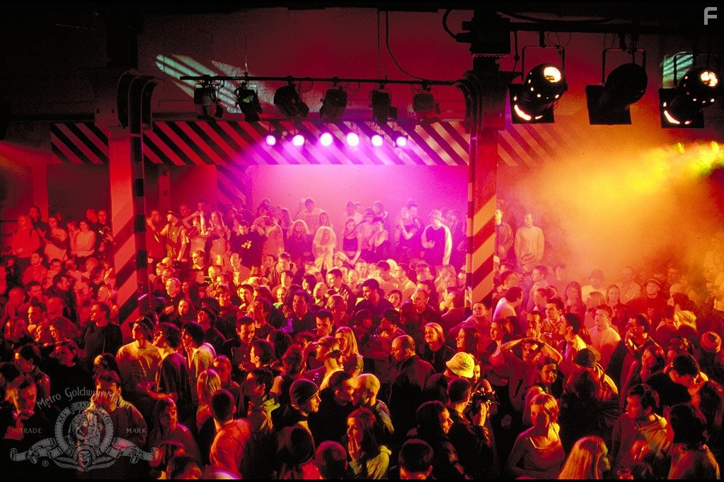 Круглосуточные тусовщики