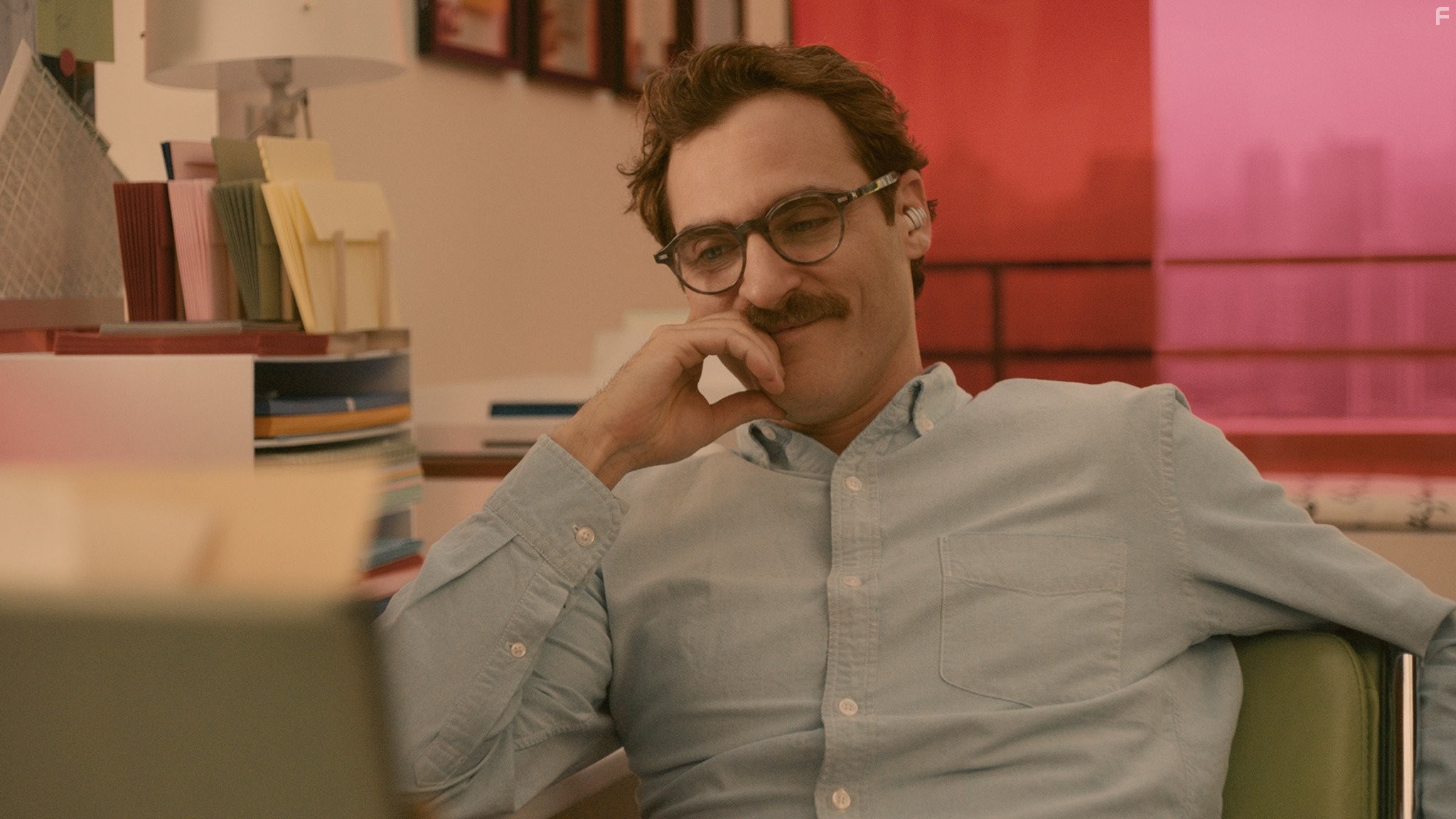 Joaquin Phoenix in Она (2013)
