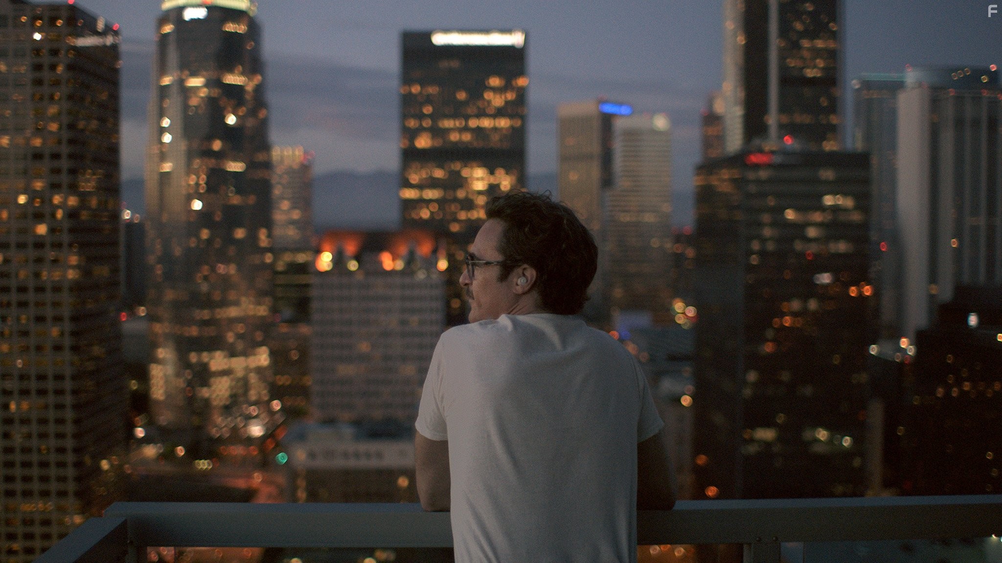 Joaquin Phoenix in Она (2013)