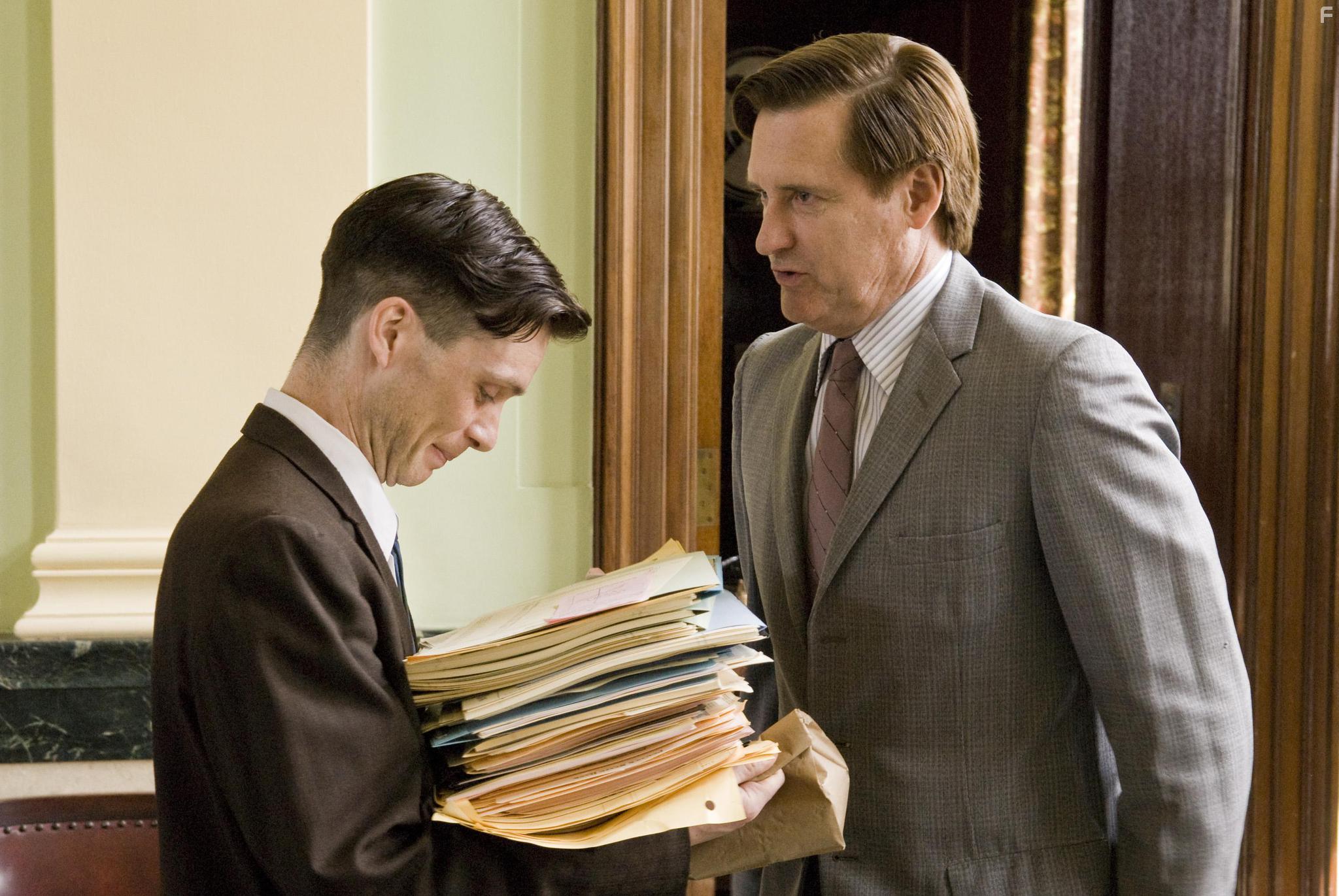 Bill Pullman and Cillian Murphy in Peacock (2010)