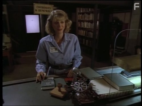Blythe Danner in Байки из склепа (1989)