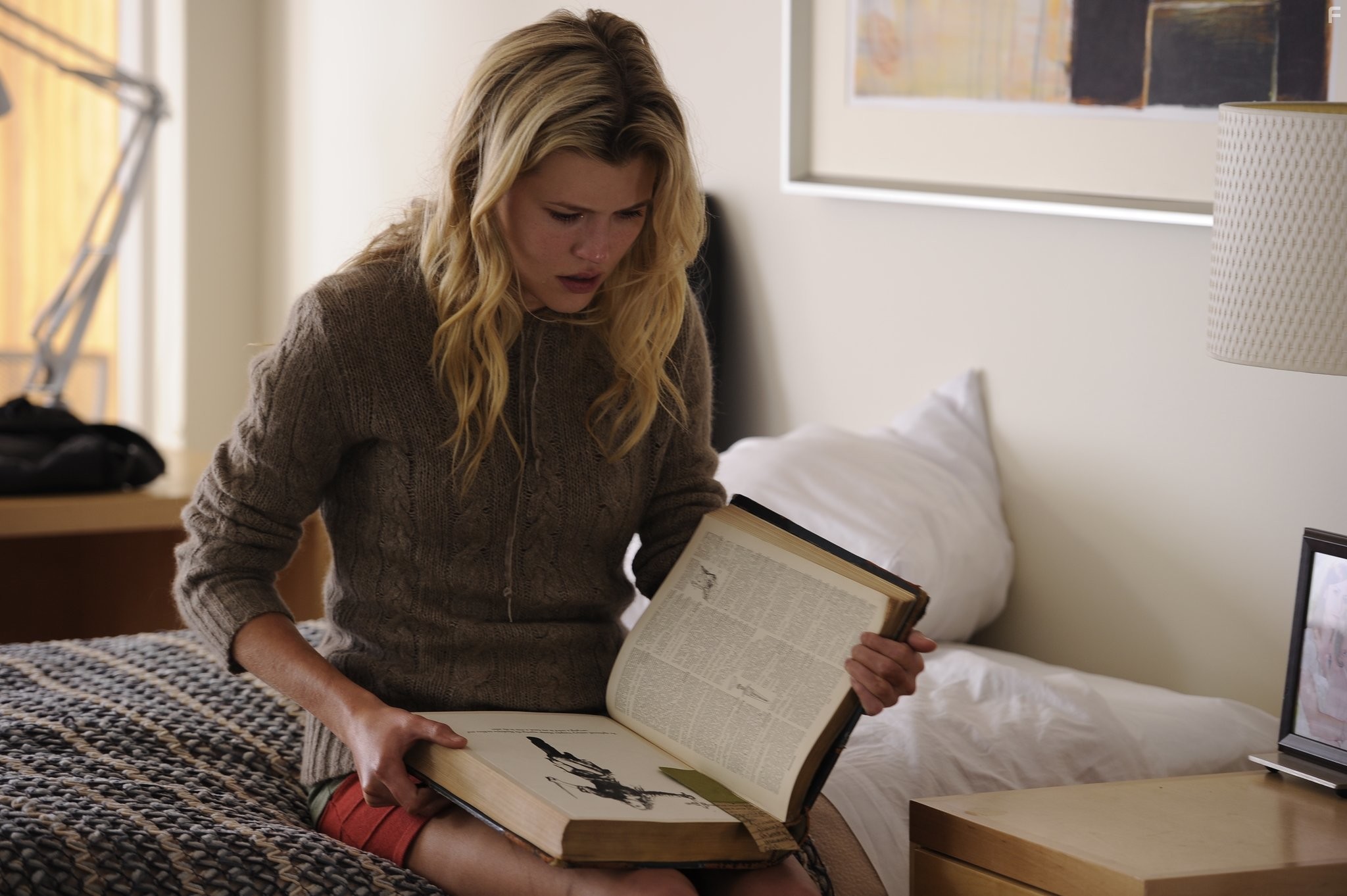 Sharon Hinnendael in Объятия вампира (2013)