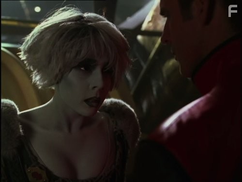 Gigi Edgley in Далеко во Вселенной (1999)