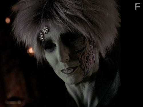 Skye Wansey in Далеко во Вселенной (1999)