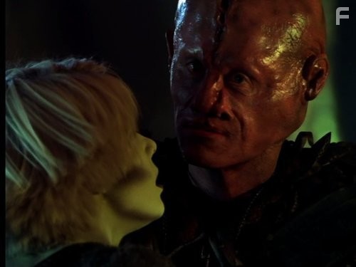 Далеко во Вселенной (1999)