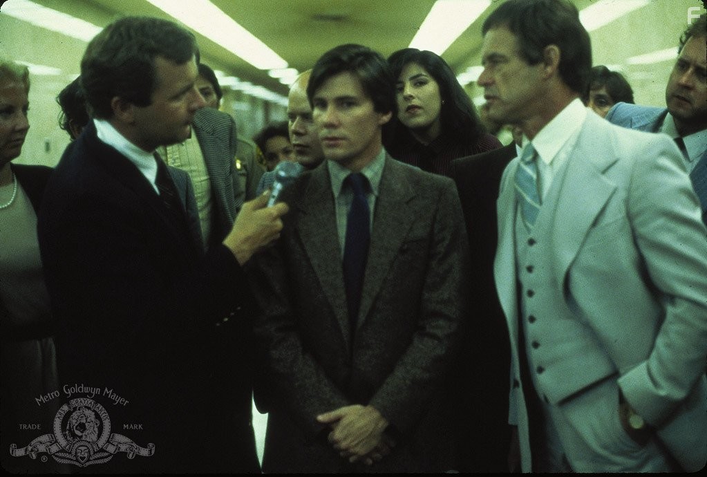 Gene Davis and Geoffrey Lewis in За 10 минут до полуночи (1983)