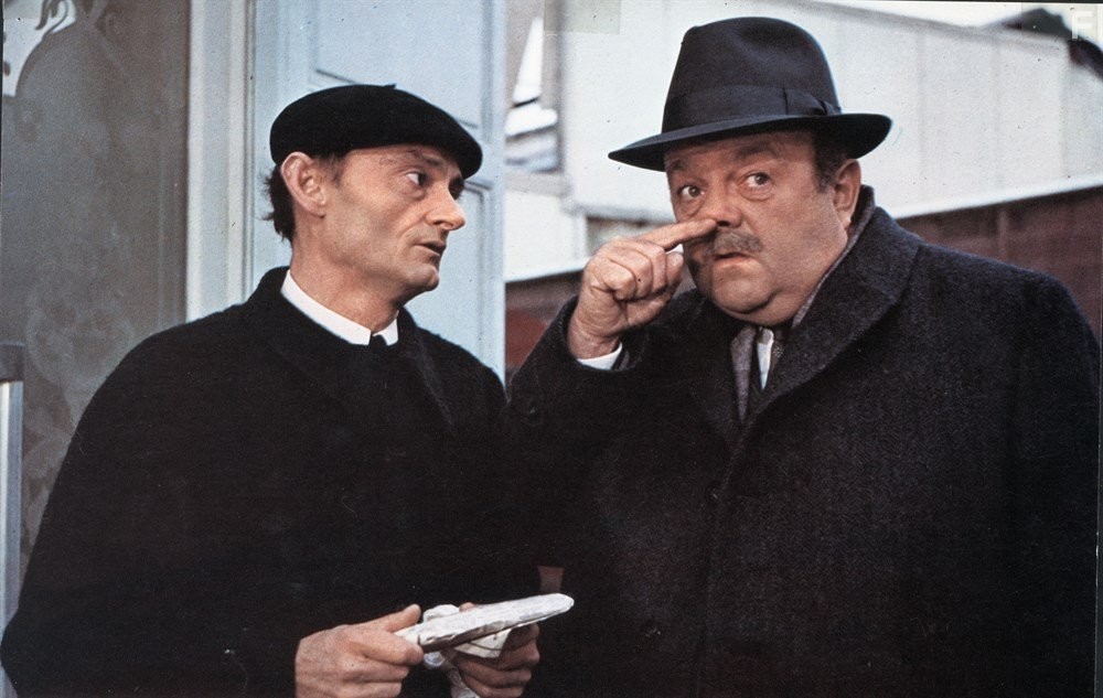 Bernard Blier and Sim in Elle boit pas, elle fume pas, elle drague pas, mais... elle cause! (1970)