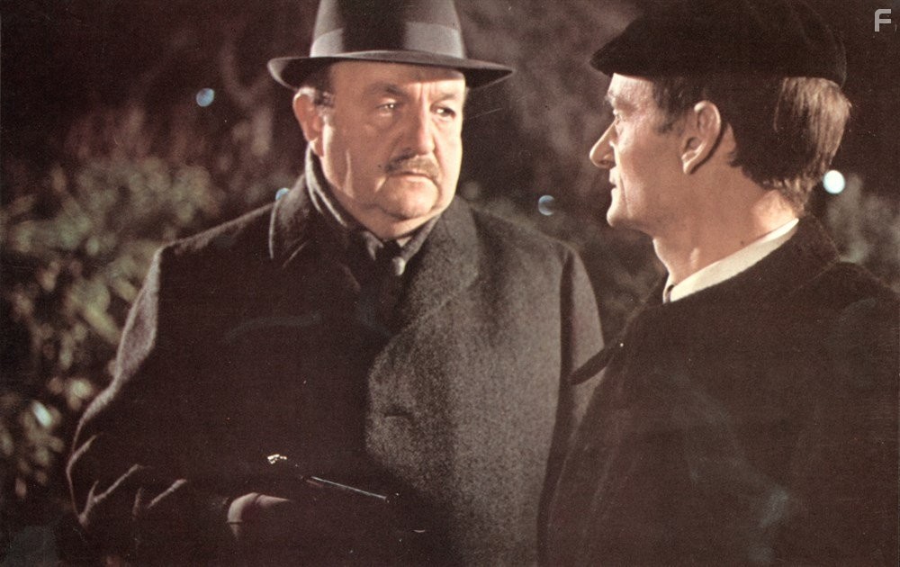 Bernard Blier and Sim in Elle boit pas, elle fume pas, elle drague pas, mais... elle cause! (1970)