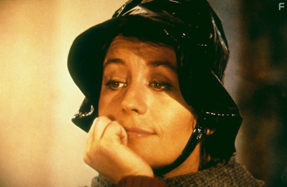 Annie Girardot in Elle boit pas, elle fume pas, elle drague pas, mais... elle cause! (1970)
