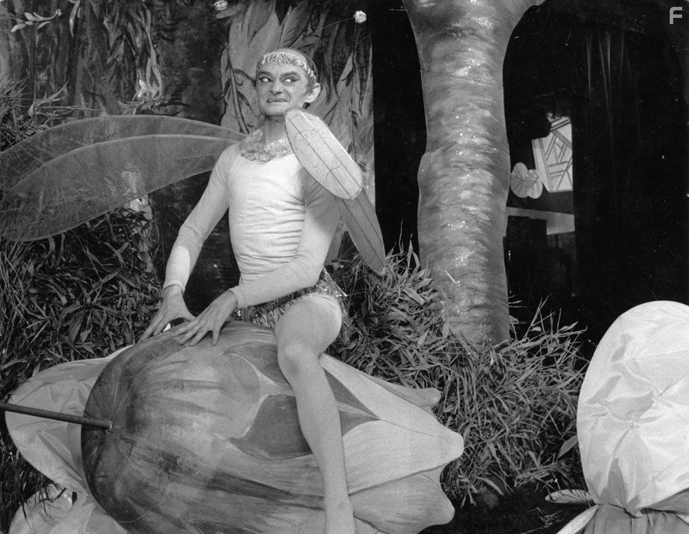 Elle boit pas, elle fume pas, elle drague pas, mais... elle cause! (1970)