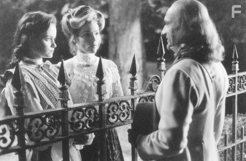 Amy Irving, Ben Kingsley, and Alexis Bledel in Бессмертные (2002)