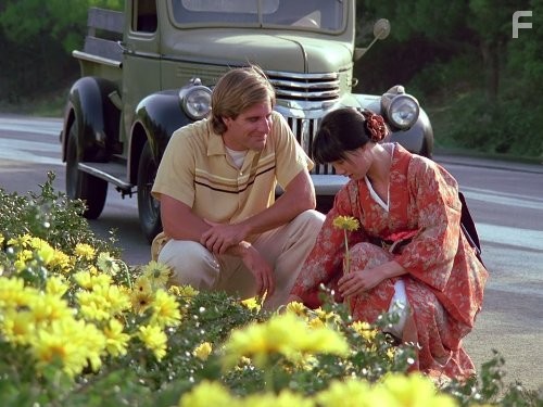 Scott Bakula and Leila Lee Olsen in Квантовый скачок (1989)