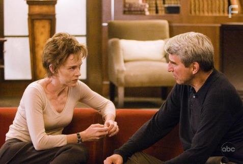 Judy Davis and Sam Waterston in Хроники будущего (2007)