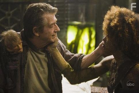 John Hurt and Vicky Lambert in Хроники будущего (2007)