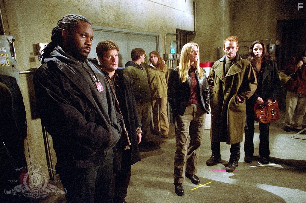 Sean Astin, Luke Perry, Ingrid Kavelaars, and Malcolm-Jamal Warner in Иеремия (2002)