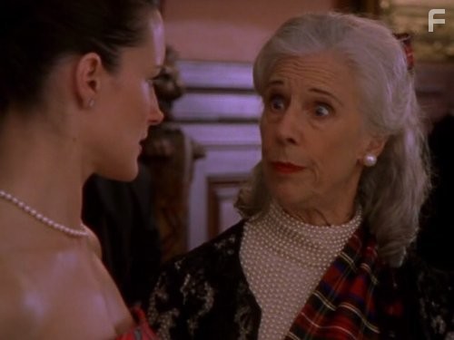Kristin Davis and Frances Sternhagen in Секс в большом городе (1998)