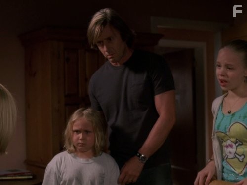 Jake Weber, Sofia Vassilieva, and Maria Lark in Медиум (2005)