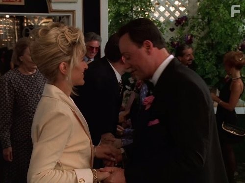Edie Falco and Tony Darrow in Семья Сопрано (1999)