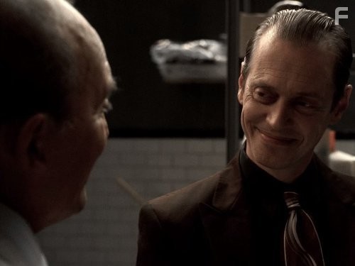 Steve Buscemi and James Gandolfini in Семья Сопрано (1999)