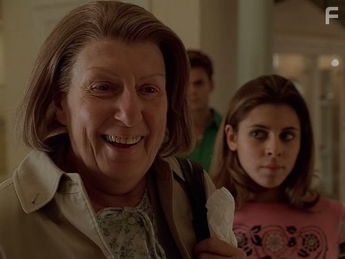 Nancy Marchand and Jamie-Lynn Sigler in Семья Сопрано (1999)