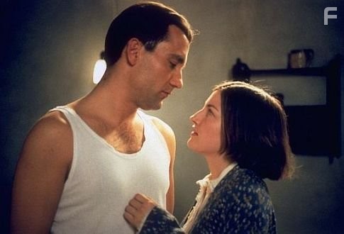 Kelly Macdonald and Clive Owen in Госфорд Парк (2001)
