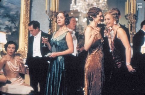 Kristin Scott Thomas, Michael Gambon, Claudie Blakley, Tom Hollander, and Geraldine Somerville in Госфорд Парк (2001)