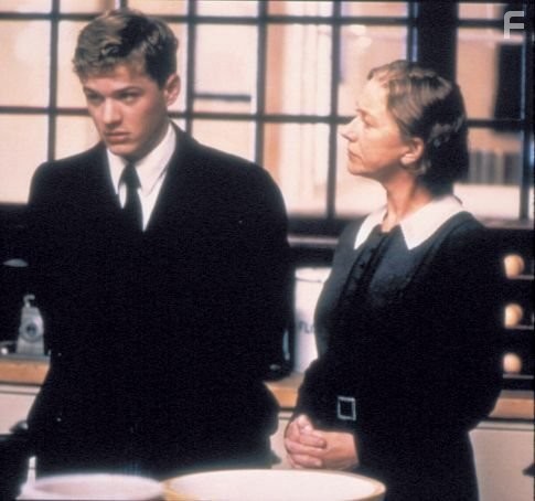 Ryan Phillippe and Helen Mirren in Госфорд Парк (2001)