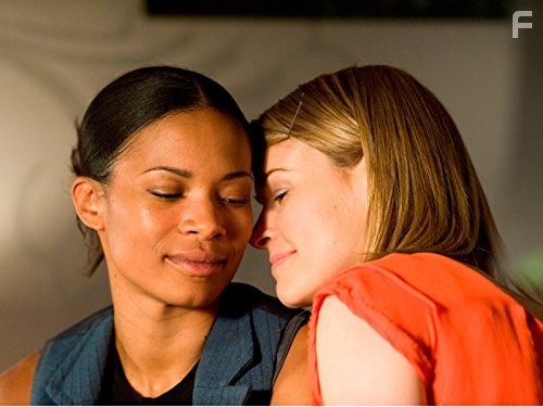 Leisha Hailey and Rose Rollins in Секс в другом городе (2004)