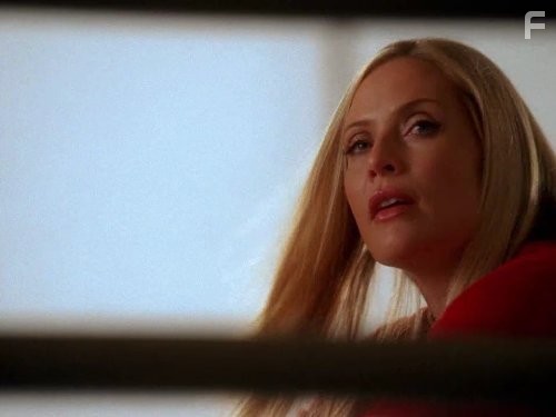 Emily Procter in CSI: Место преступления Майами (2002)