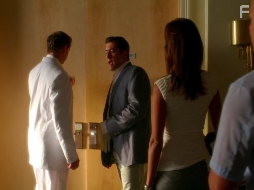 Eva LaRue and Jonathan Togo in CSI: Место преступления Майами (2002)