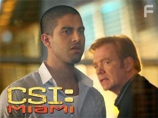 David Caruso and Adam Rodriguez in CSI: Место преступления Майами (2002)