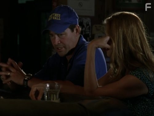 Connie Britton and Kyle Chandler in Огни ночной пятницы (2006)