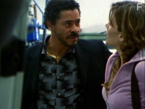 Catherine Dent in Щит (2002)