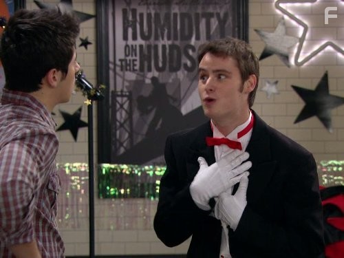 David Henrie and Daniel Benson in Boлшебники из Bэйверли (2007)