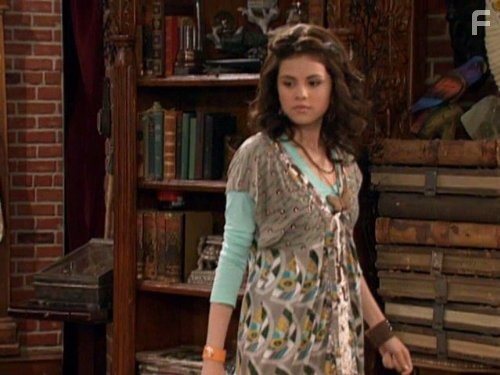 Selena Gomez in Boлшебники из Bэйверли (2007)