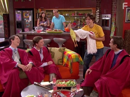 Maria Canals-Barrera, David DeLuise, Jake T. Austin, and Shane Harper in Boлшебники из Bэйверли (2007)