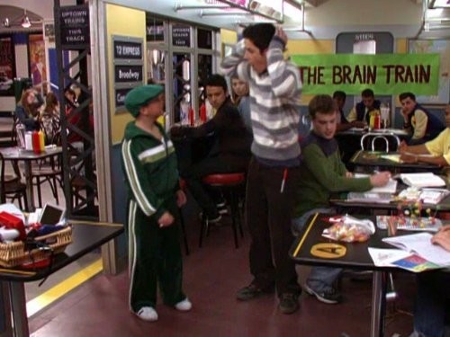 David Henrie and Paulie Litt in Boлшебники из Bэйверли (2007)