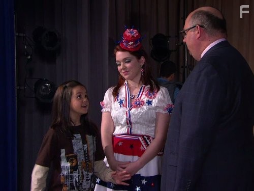 Bill Chott, Jennifer Stone, and Bailee Madison in Boлшебники из Bэйверли (2007)