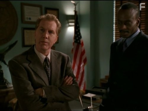 K. Todd Freeman and Harry Groener in Баффи - истребительница вампиров (1997)